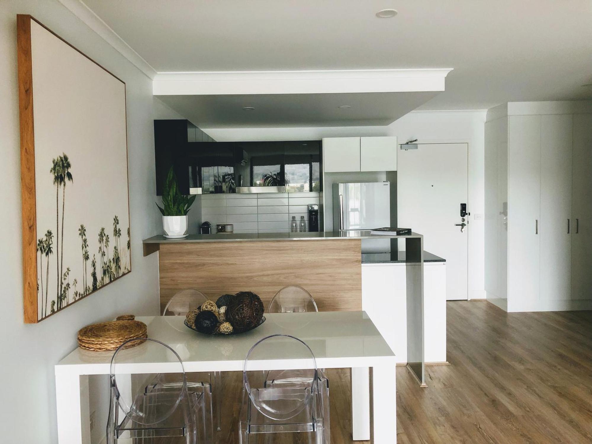 Staying Places - The Avenue Canberra Chambre photo